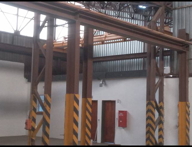 513M² BUILDING TO LET IN APEX